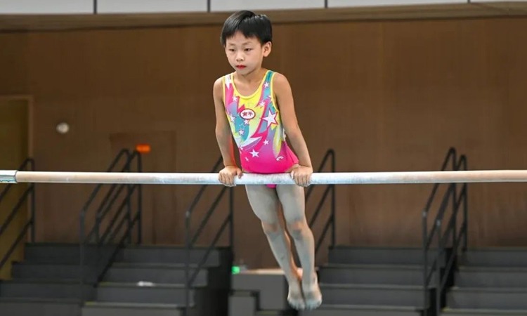 《解说员的艺术：那些标志性的“It is High, It is Far...”如何诞生？》